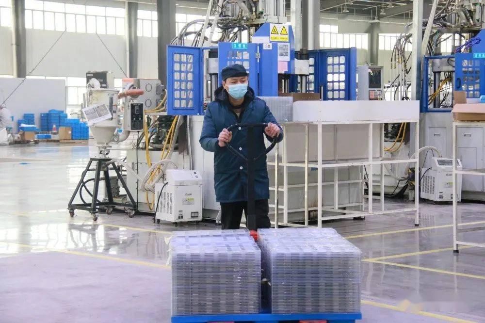 今年春节没回家的务工者他们都开云 开云体育APP在干嘛？来贵池这家企业看看(图3)