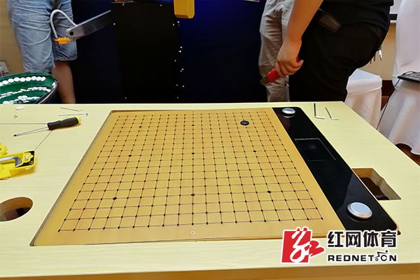 Kaiyun 开云亮相城围联的湖南智造！隐智科技发布围棋机器人等产品(图3)