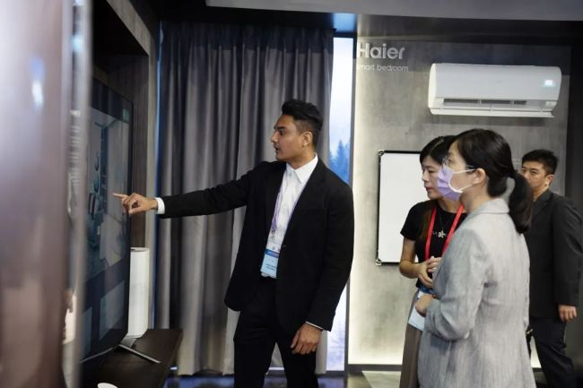 海尔亮相新加坡机电展：双开云APP 开云官网入口品牌 均智慧(图6)