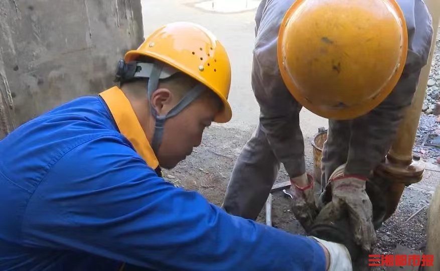 开云 开云体育《凝心铸魂跟走 团结奋斗新征程》——劳动最光荣｜全国劳模陈显武：下岗矿工自学成为机电技术专家(图3)