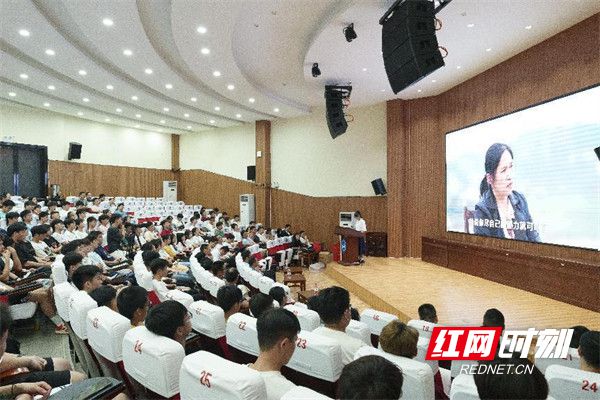 湖南人文科技学院能源与机电工程学院开开云体育 Kaiyun.com 官网入口展感恩教育主题活动
