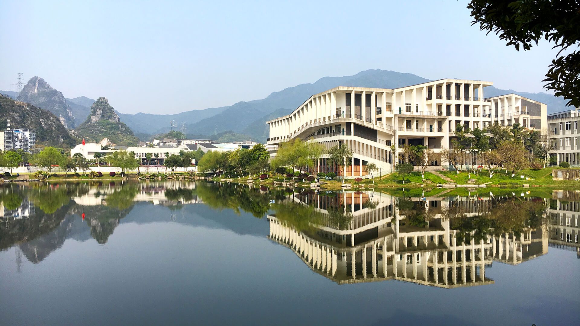Kaiyun 开云体育中国仅有的4所电子科技大学前3所实力超强考上就是铁饭碗！(图5)