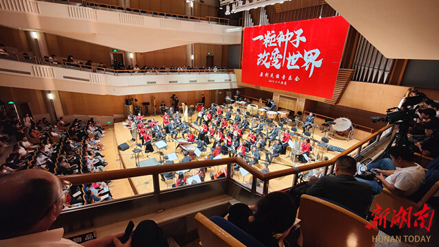 开云 开云体育平台现场特写 “一粒种子 改变世界”原创民族音乐会在北京首演(图5)