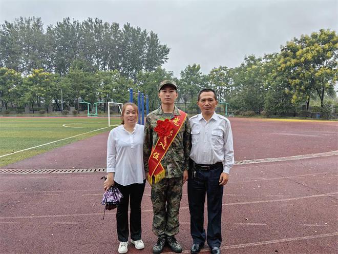 骄傲!一家祖孙三代服役军种涵盖“开云 开云体育平台陆海空”