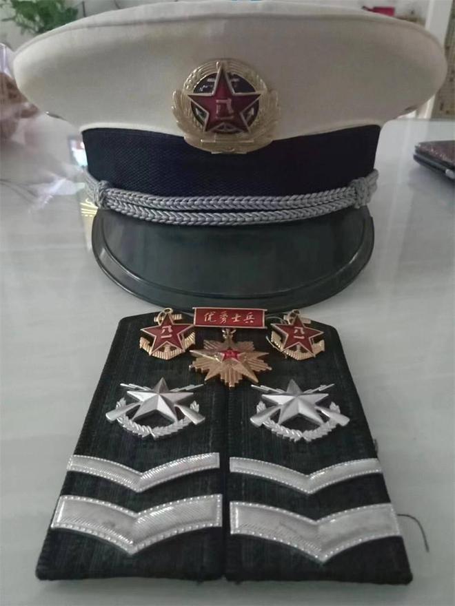 骄傲！一家祖孙三代服役军种涵盖“开云 开云体育平台陆海空”(图4)