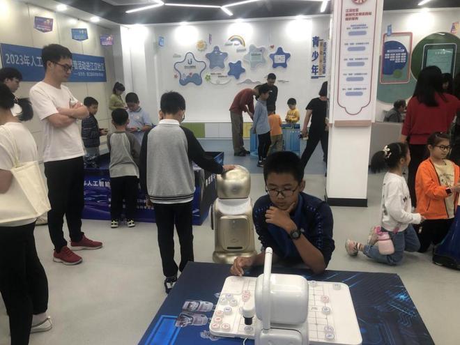 开云体育 开云平台2023年滨江区人工智能机器人科普活动进基层(图3)