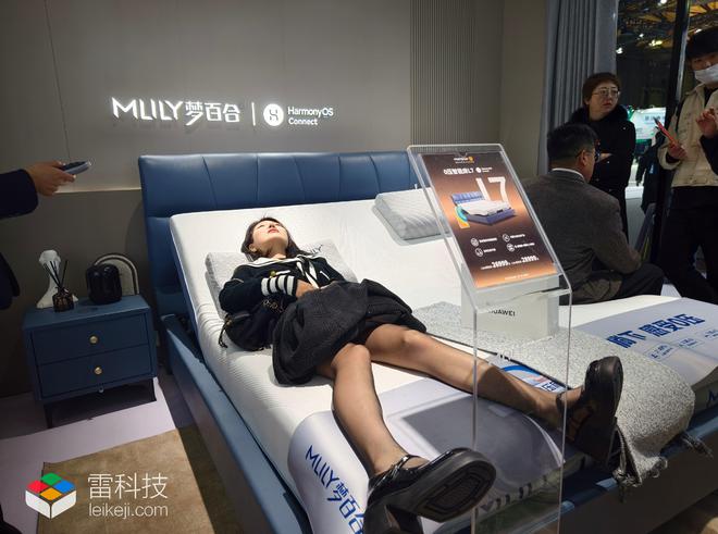 开云体育 开云平台AWE黑科技大盘点：AI、智能床与裸眼3D泰酷辣！(图4)